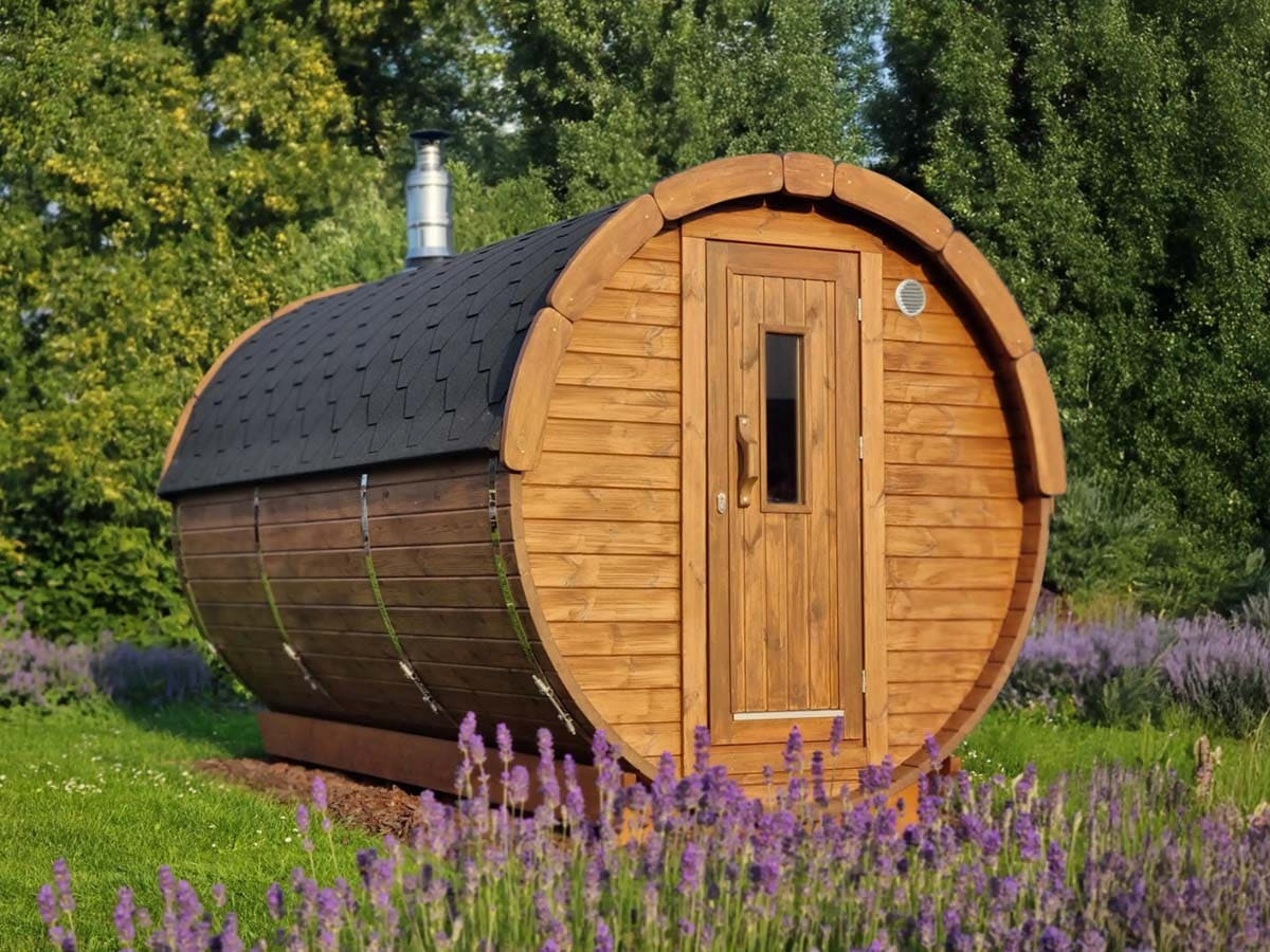 Sauna tonneau extérieur en Thermowood – chauffage rapide grâce à une volume de chauffe réduite